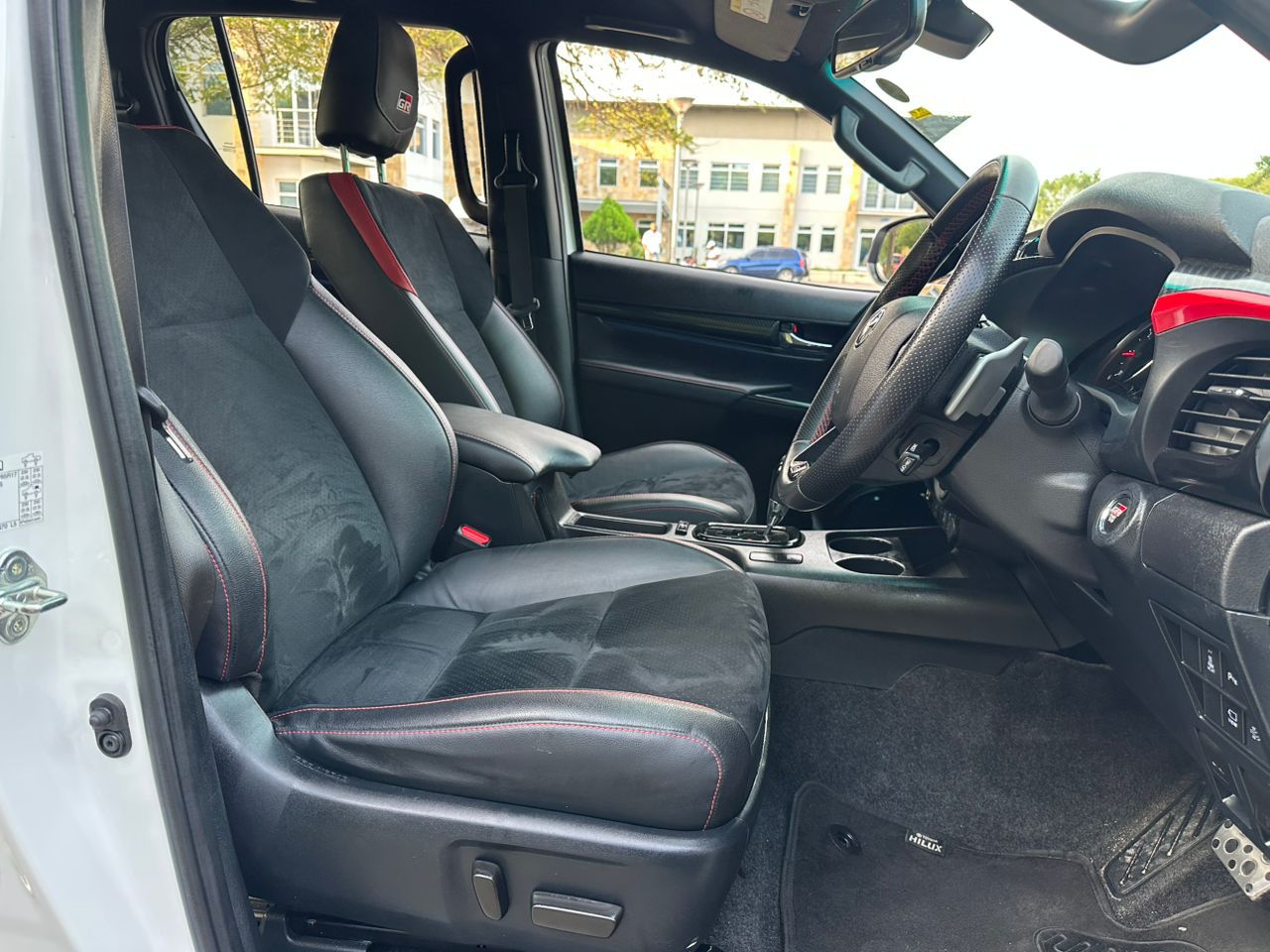 HILUX DOUBLE CABIN thumbnail 7